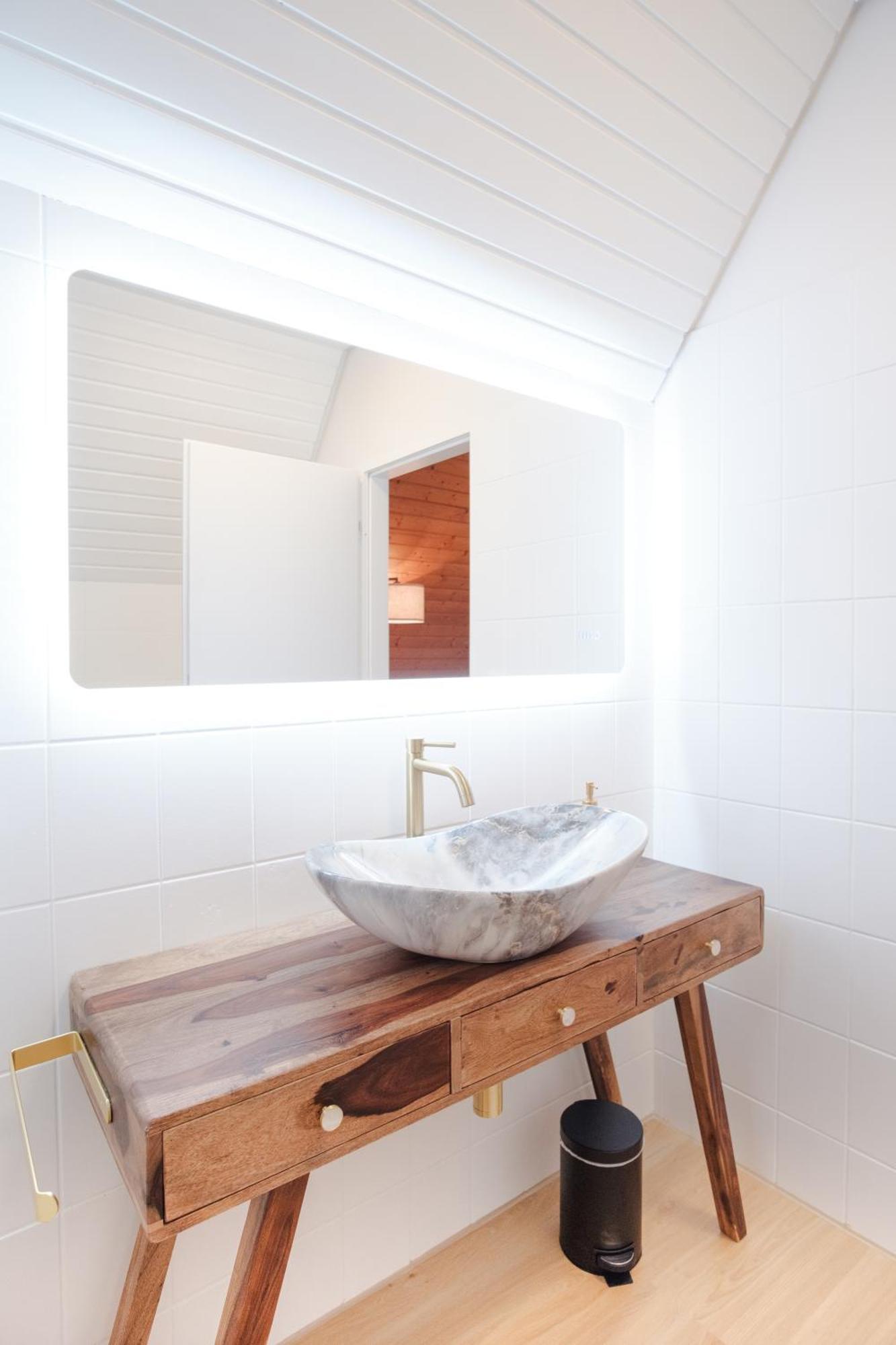 Neu Deluxe Suite Muensterblick, Maisonette, Kingsize Bett, Kueche, Netflix, Aussicht, E-Kamin Bad Sackingen Luaran gambar
