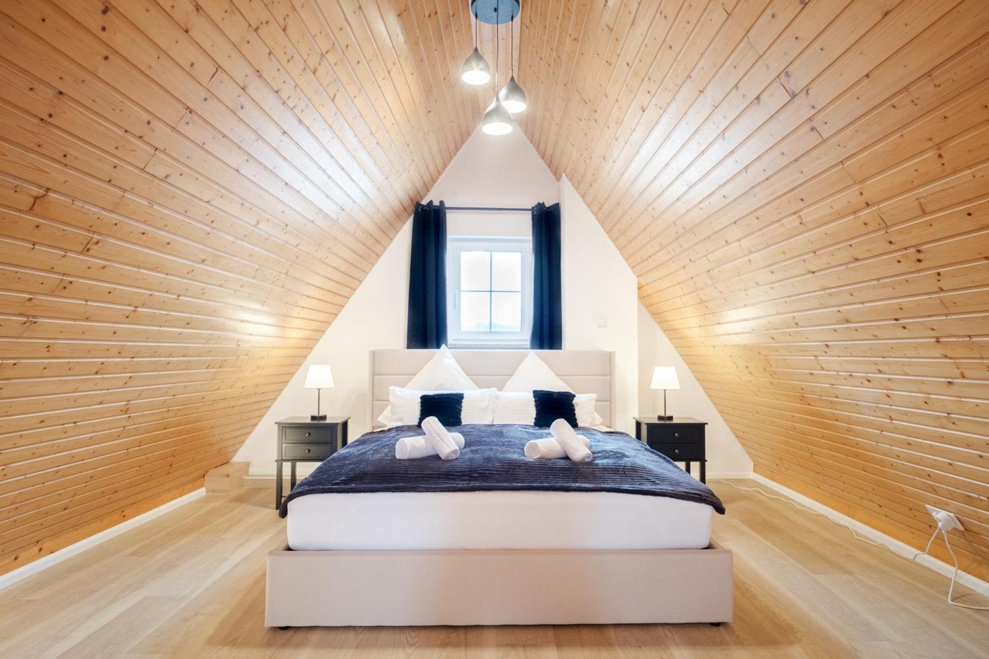 Neu Deluxe Suite Muensterblick, Maisonette, Kingsize Bett, Kueche, Netflix, Aussicht, E-Kamin Bad Sackingen Luaran gambar