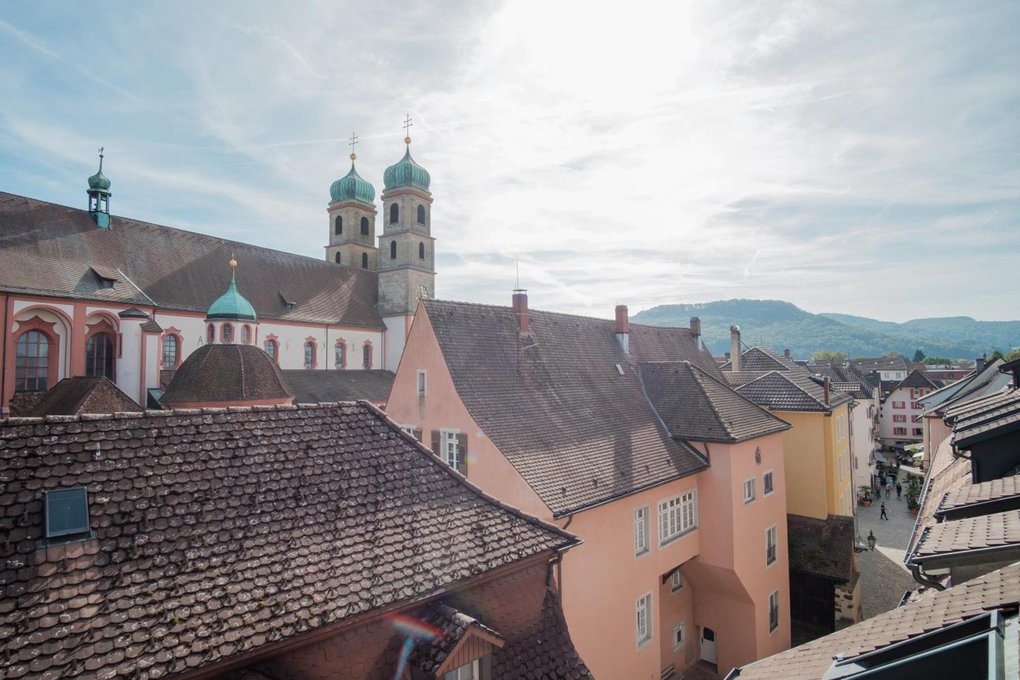 Neu Deluxe Suite Muensterblick, Maisonette, Kingsize Bett, Kueche, Netflix, Aussicht, E-Kamin Bad Sackingen Luaran gambar