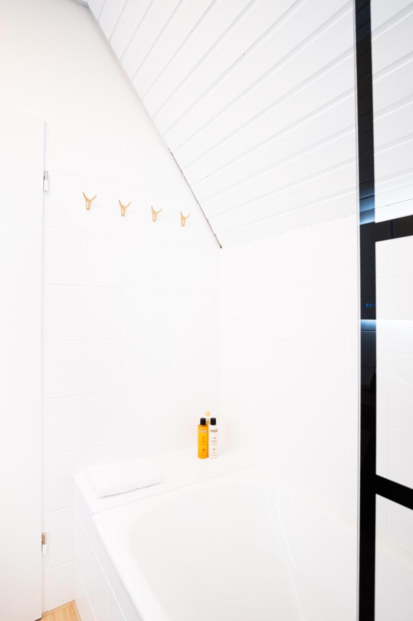 Neu Deluxe Suite Muensterblick, Maisonette, Kingsize Bett, Kueche, Netflix, Aussicht, E-Kamin Bad Sackingen Luaran gambar