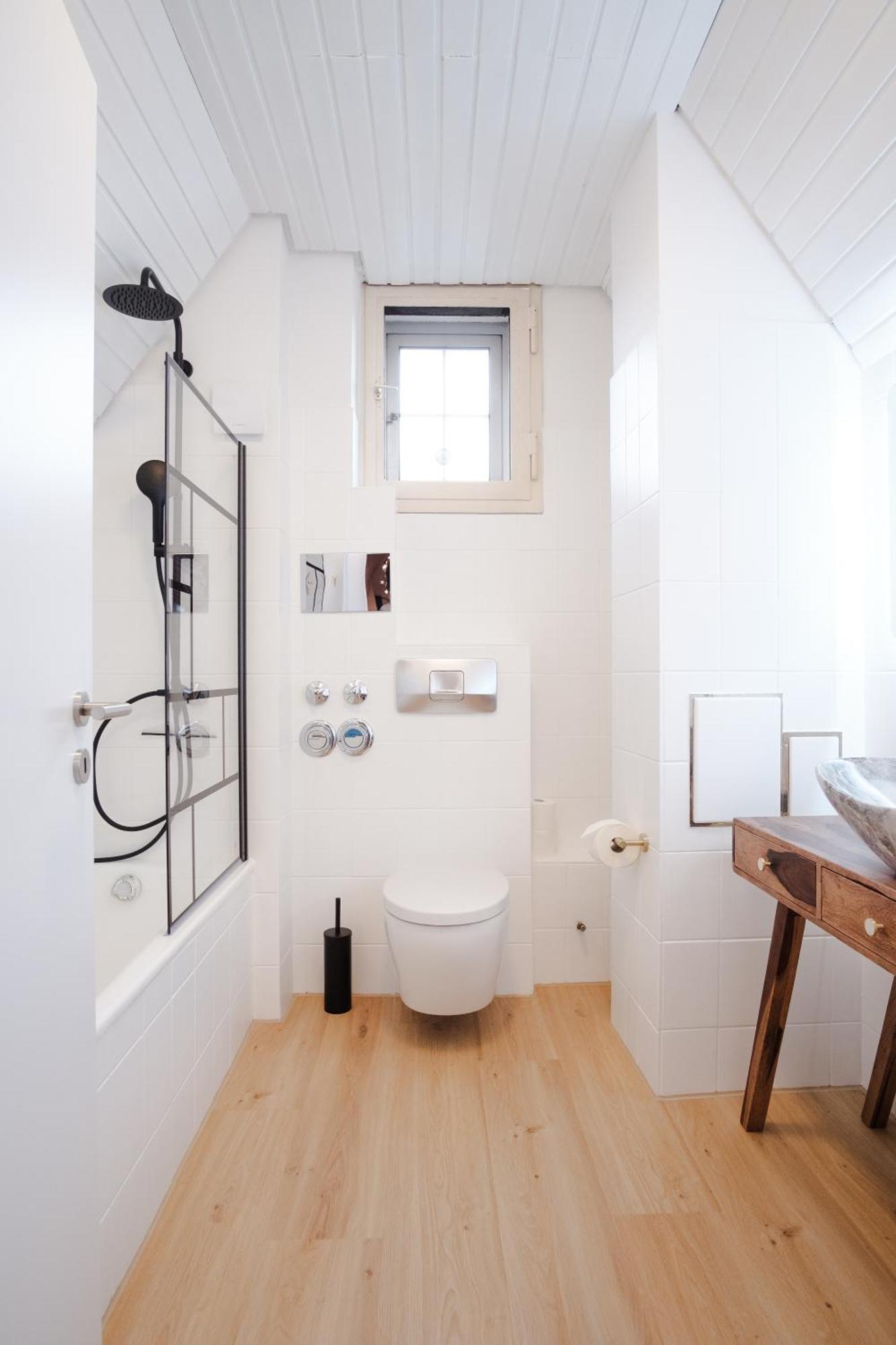 Neu Deluxe Suite Muensterblick, Maisonette, Kingsize Bett, Kueche, Netflix, Aussicht, E-Kamin Bad Sackingen Luaran gambar
