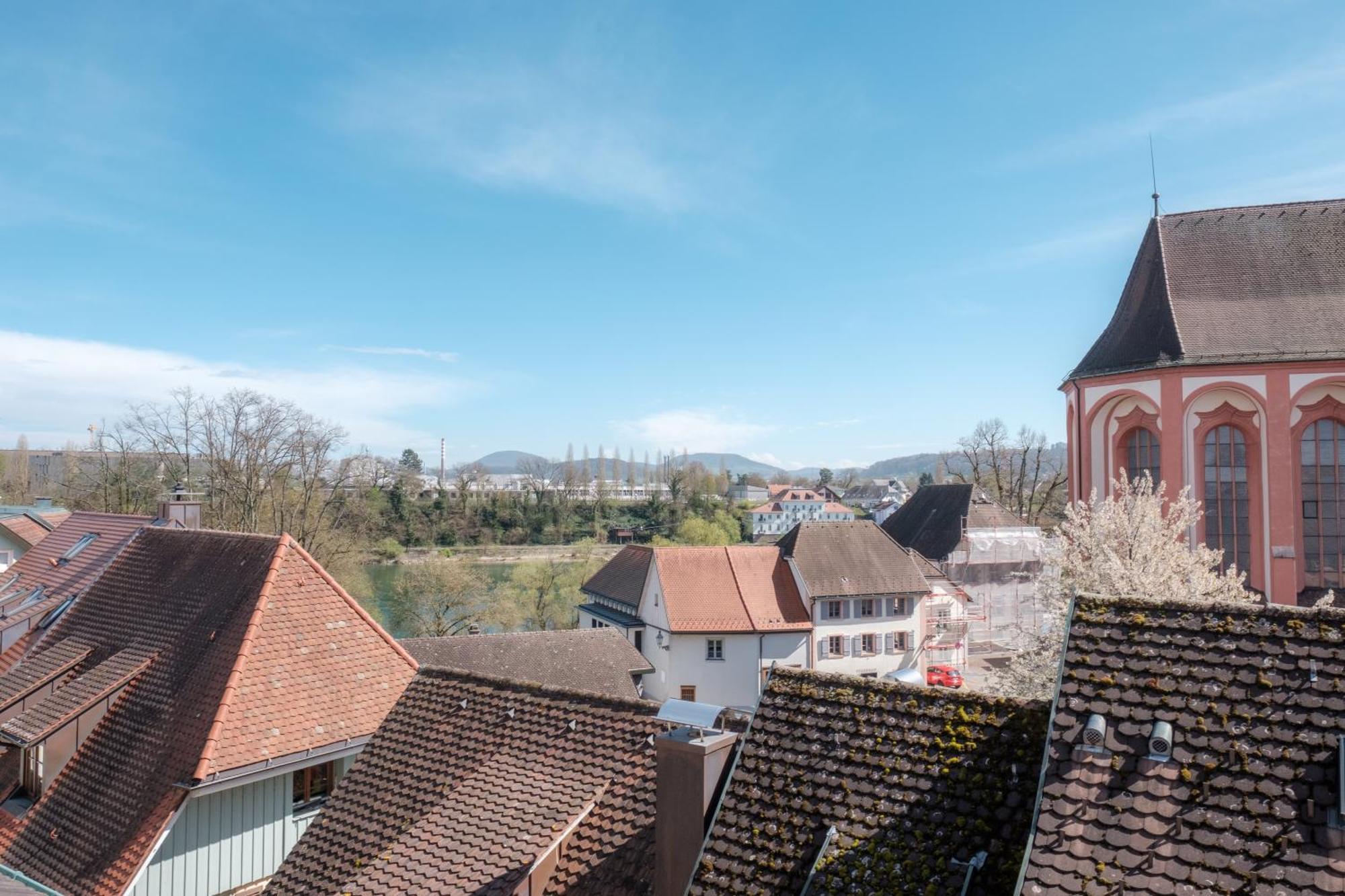 Neu Deluxe Suite Muensterblick, Maisonette, Kingsize Bett, Kueche, Netflix, Aussicht, E-Kamin Bad Sackingen Luaran gambar