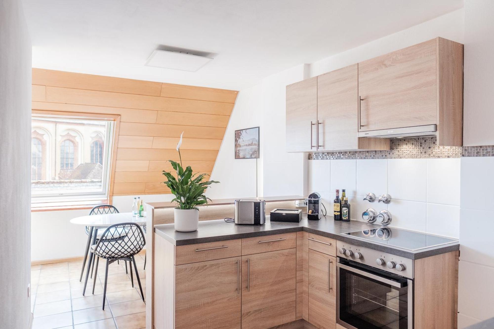 Neu Deluxe Suite Muensterblick, Maisonette, Kingsize Bett, Kueche, Netflix, Aussicht, E-Kamin Bad Sackingen Luaran gambar