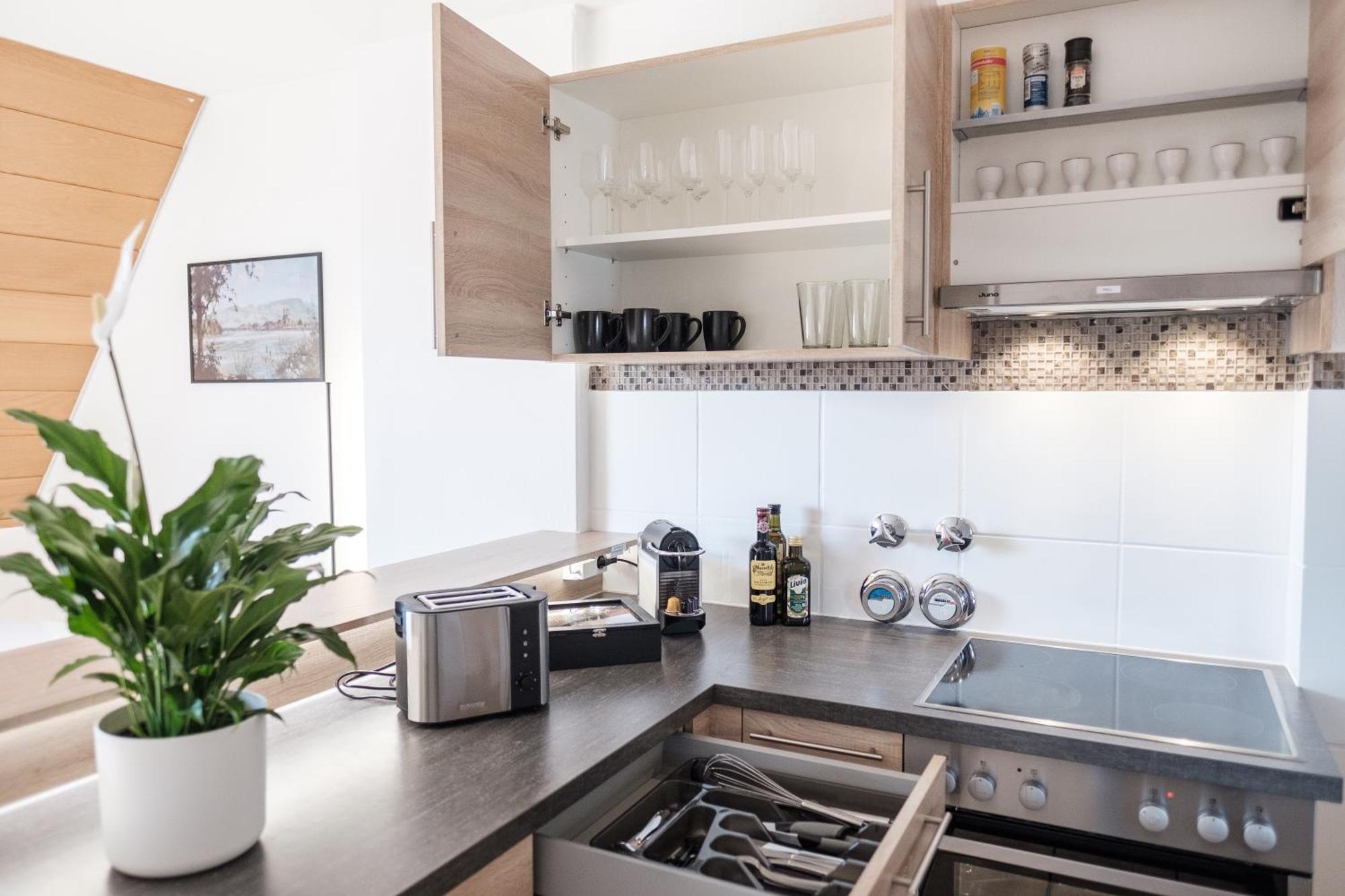 Neu Deluxe Suite Muensterblick, Maisonette, Kingsize Bett, Kueche, Netflix, Aussicht, E-Kamin Bad Sackingen Luaran gambar