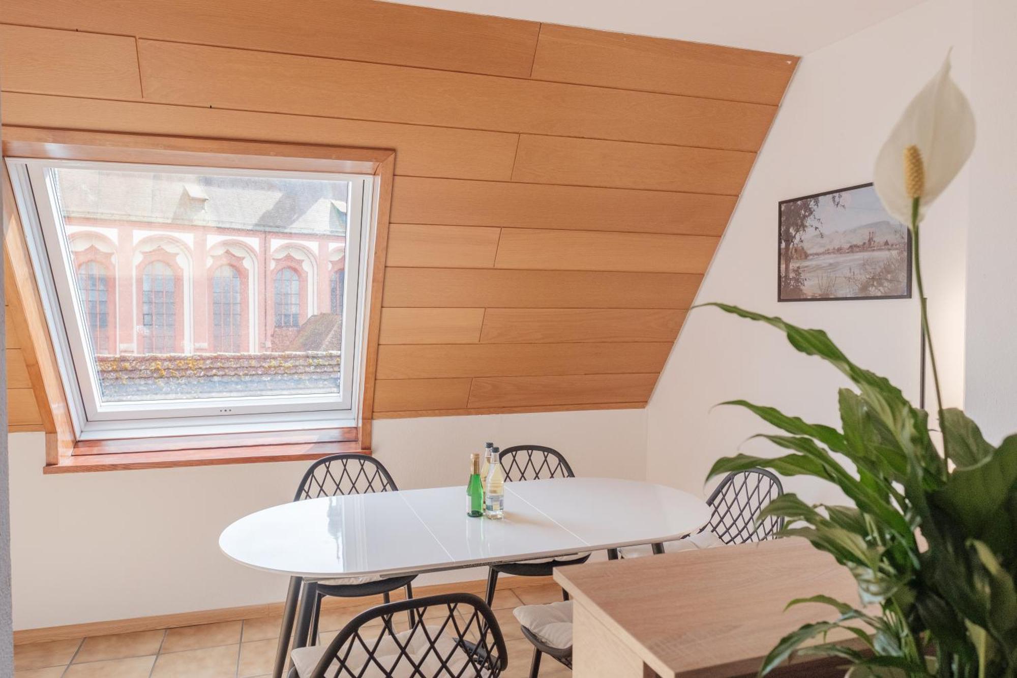 Neu Deluxe Suite Muensterblick, Maisonette, Kingsize Bett, Kueche, Netflix, Aussicht, E-Kamin Bad Sackingen Luaran gambar