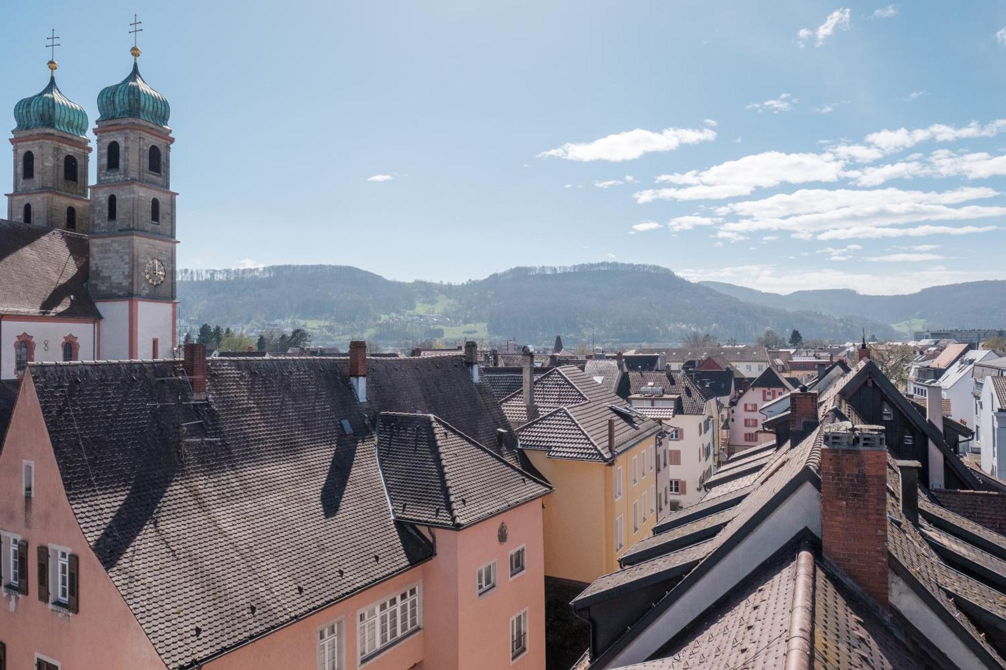 Neu Deluxe Suite Muensterblick, Maisonette, Kingsize Bett, Kueche, Netflix, Aussicht, E-Kamin Bad Sackingen Luaran gambar