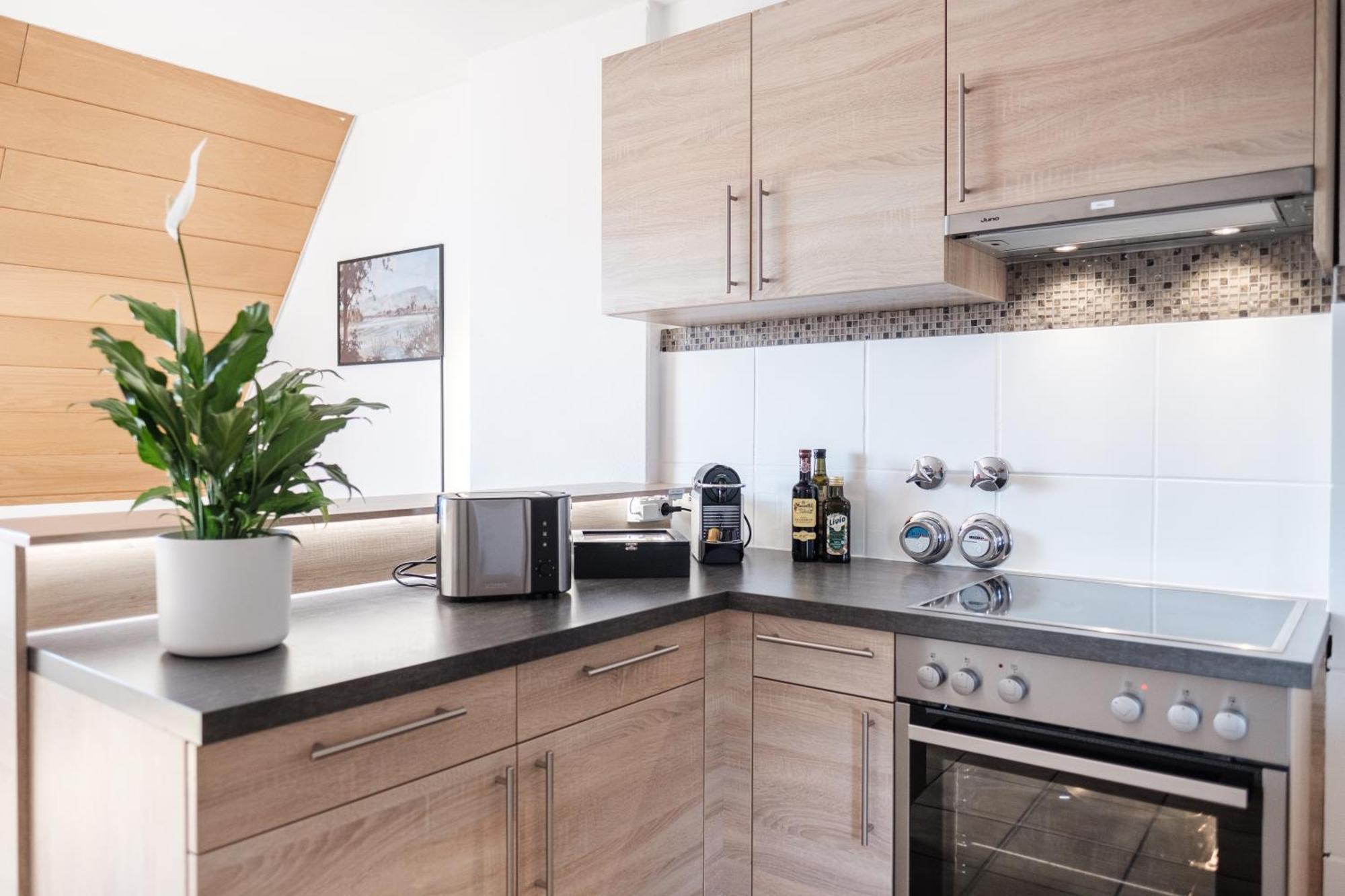 Neu Deluxe Suite Muensterblick, Maisonette, Kingsize Bett, Kueche, Netflix, Aussicht, E-Kamin Bad Sackingen Luaran gambar